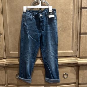 New with tags simply Vera Wang midrise Capri size 6.